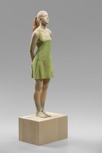 hold on / 103 x 32 x 24 cm / limewood, green and turquoise pencil / 2022